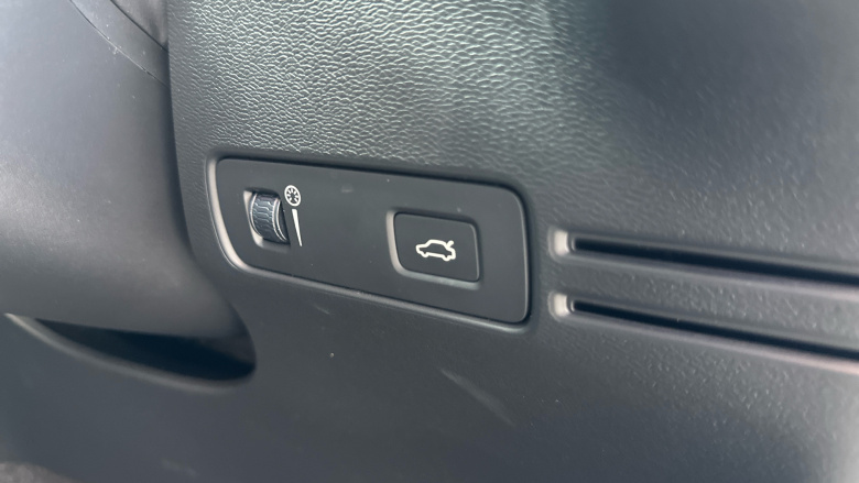 Volvo Xc40 2.0 B4P R DESIGN Pro 5dr Auto Petrol Estate